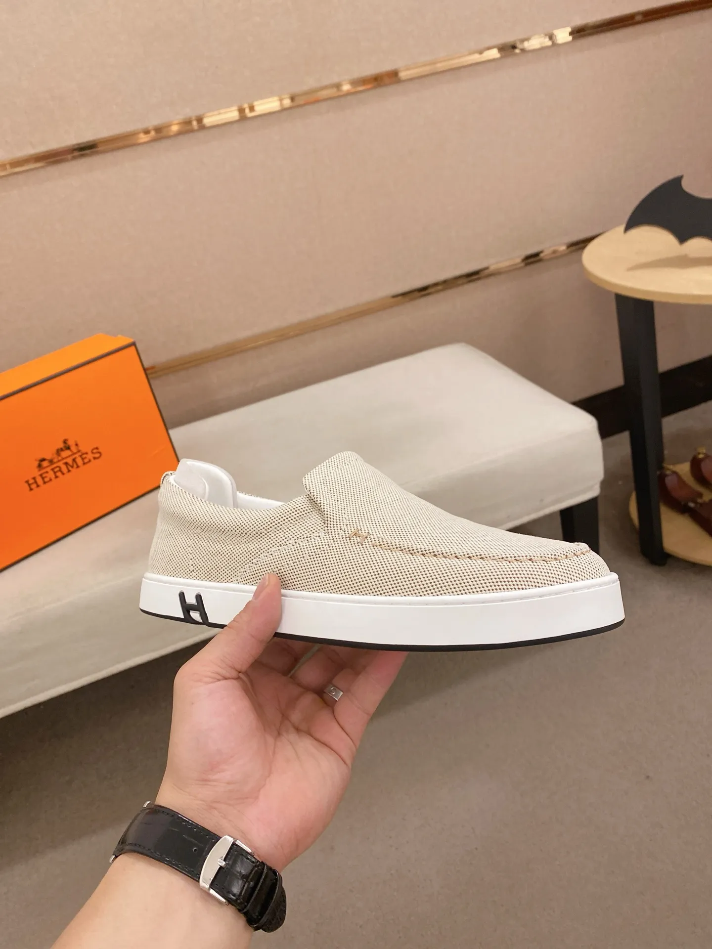 Men's clothing and shoes💰: 442💰《HERMES》【Classic original single version】Hermès; top 🔝purchase agent🔍🔍men's latest 🇺🇸 counter sales simultaneously, imported from Italy original ▲▲cowhide ▲▲ (high-end, nobility, class) ) Exquisite workmanship (Italian 🇮🇹 imported water-dyed 🐂 cowhide lining) sole: original sole provided by the original factory, ⚠️exclusive double-layer activity·TPR·rubber·combined molded outsole; super comfortable·wear-resistant·non-slip·environmental protection The real thing is more beautiful if you take the real thing (high quality, follow the order). You can enter and exit the counter at will * Number of yards: 38-44 (45 can be customized and cannot be returned or exchanged)